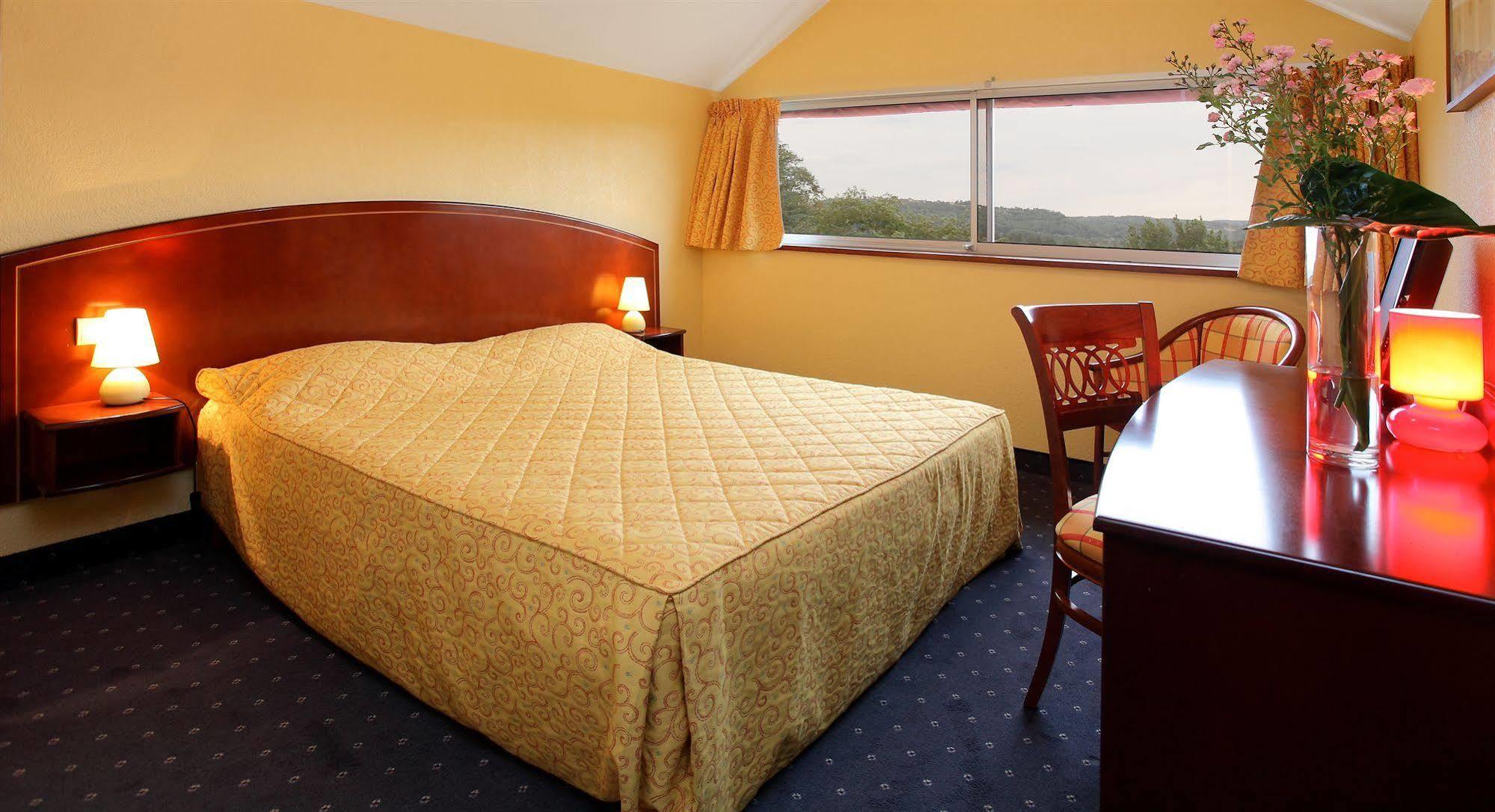 Hotel Le Clos Roussillon Pres De Sarlat Vitrac  Bagian luar foto